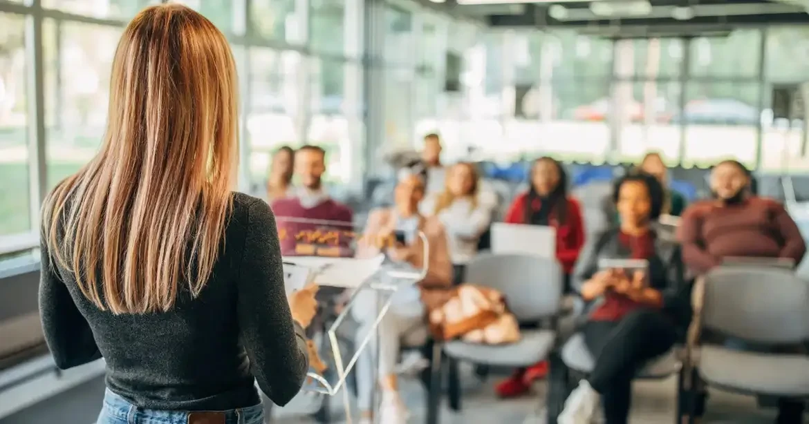9 Trending Speaking Topics For 2025: Addressing Business Challenges