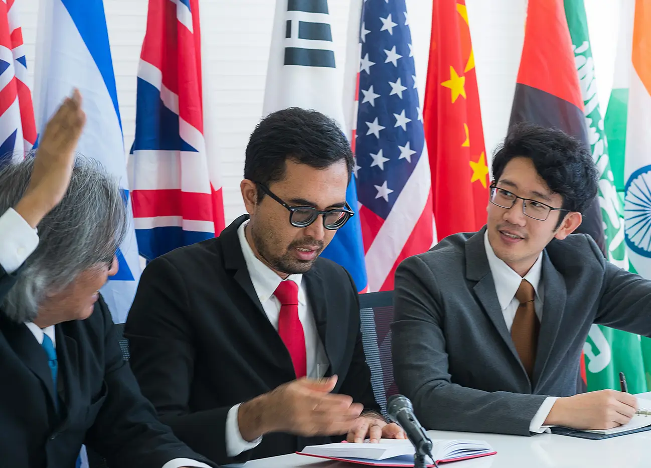 Expert Diplomacy Speakers: Engage & Inspire Audiences
