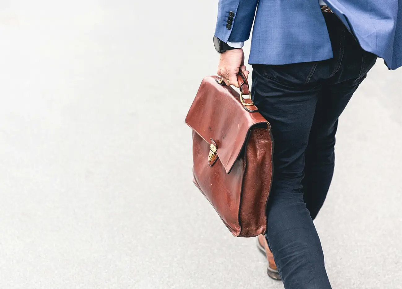 Hire top business ethics speakers | Book now