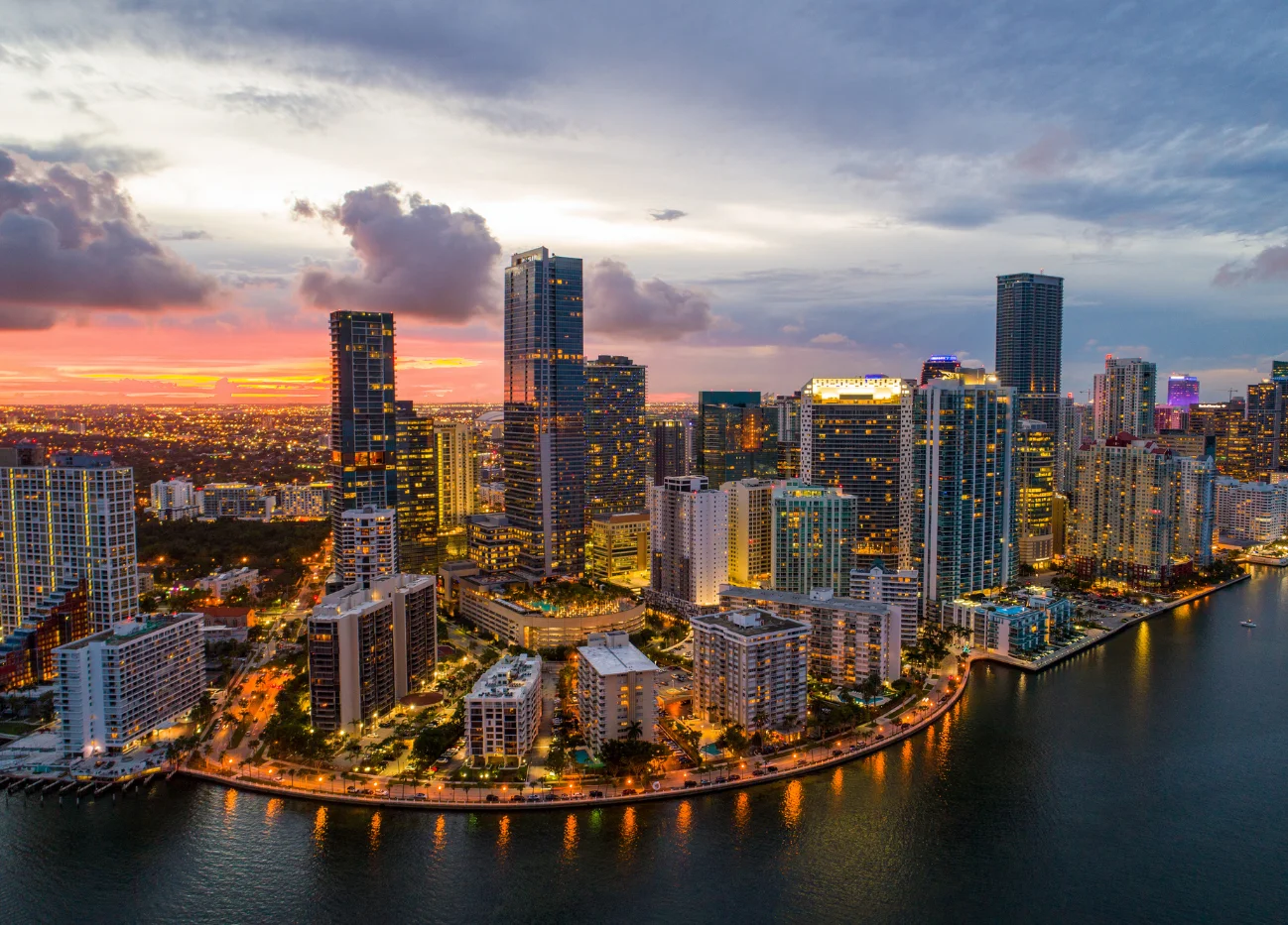 From Miami to Orlando, find the perfect keynote speaker for your Florida event.